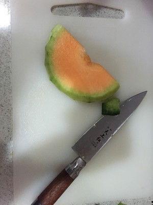 吃哈密瓜小块的,小块带来的甜蜜享受