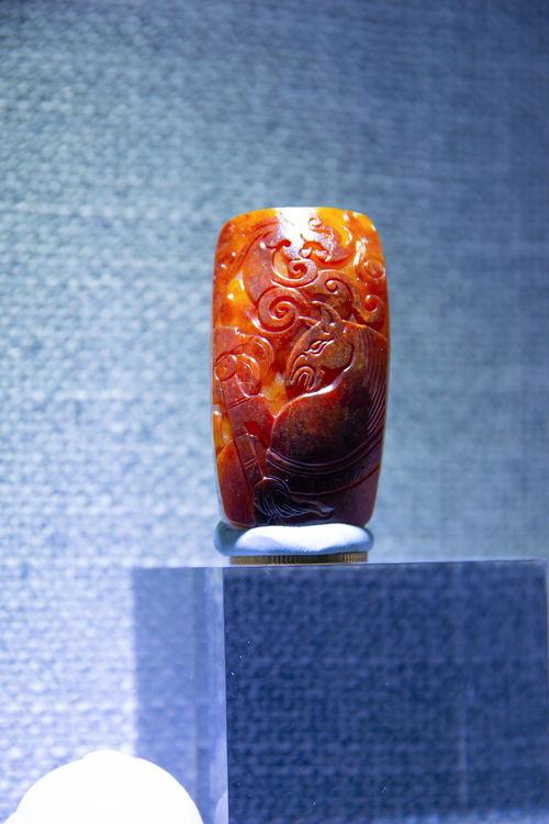 籽料假皮子毛孔怎么看大小,籽料假皮子毛孔大小辨识技巧解析