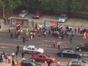 广宁头条新闻门前车祸,门前车祸惊心动魄，紧急救援展开！